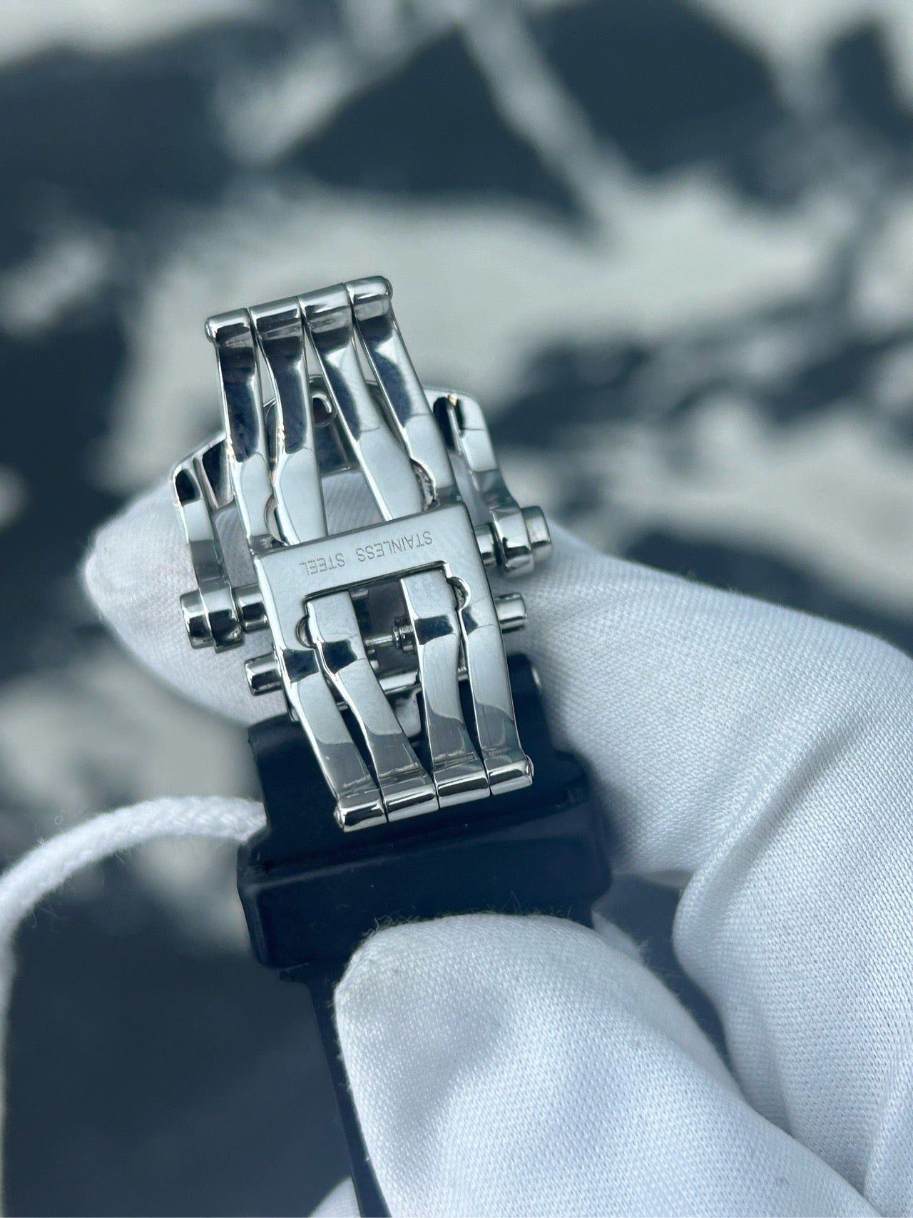 芝柏 Girard Perregaux 桂冠 81005-11-131-BB6A