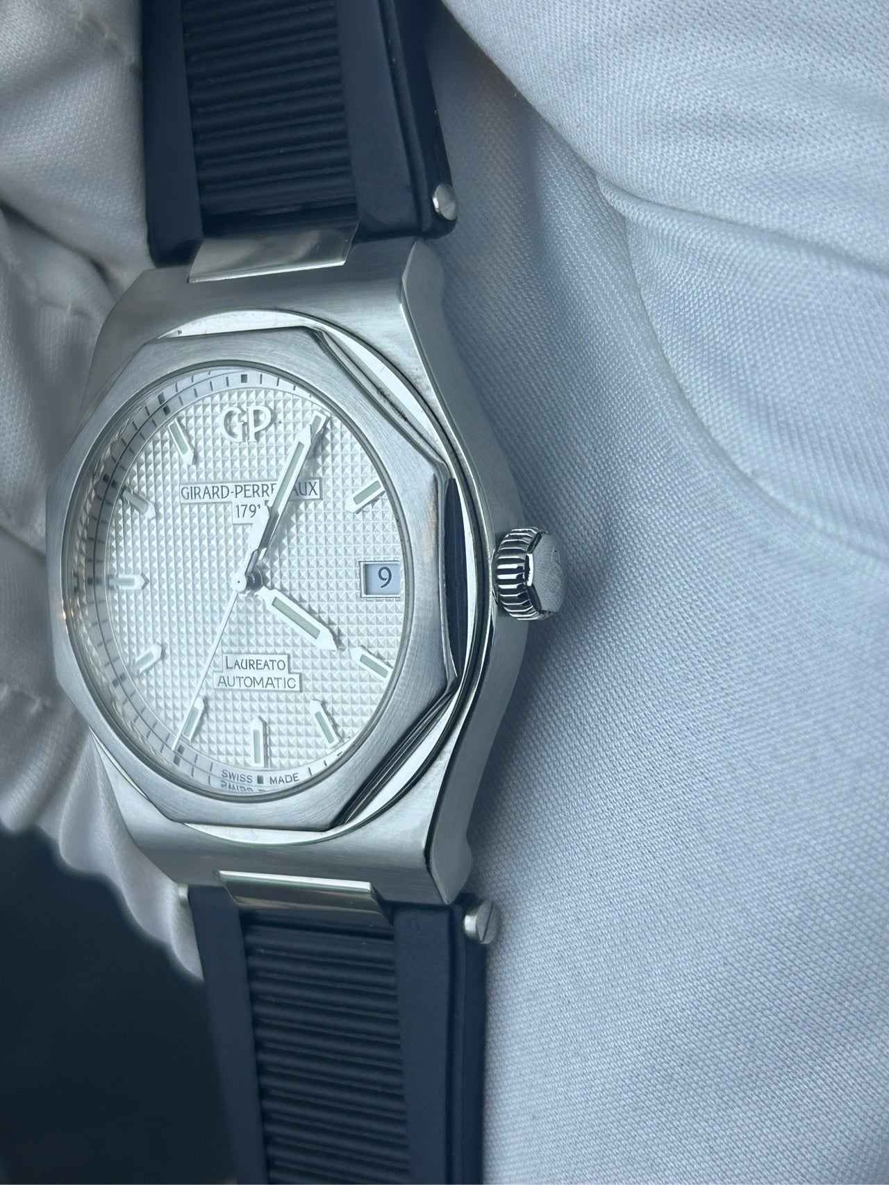 芝柏 Girard Perregaux 桂冠 81005-11-131-BB6A