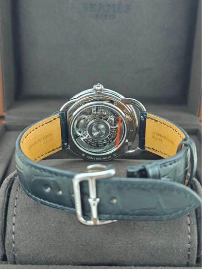 24年1月 新淨 Hermes ARCEAU W049008WW00 (全套 鏤空錶面 獨特設計)