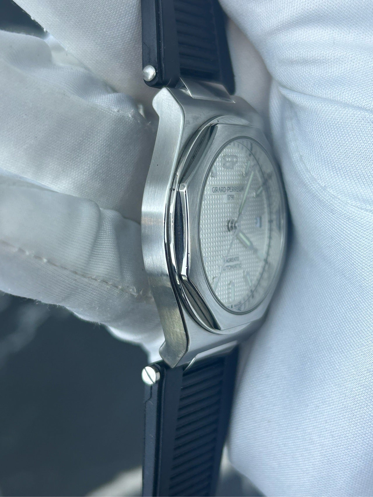 芝柏 Girard Perregaux 桂冠 81005-11-131-BB6A
