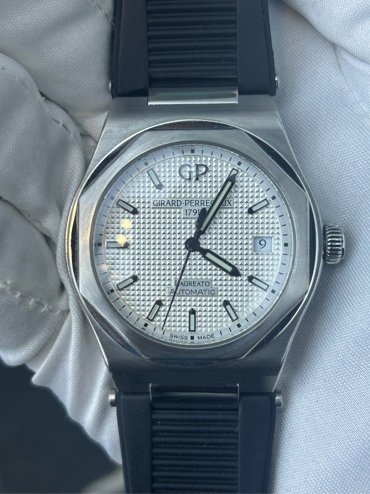 芝柏 Girard Perregaux 桂冠 81005-11-131-BB6A