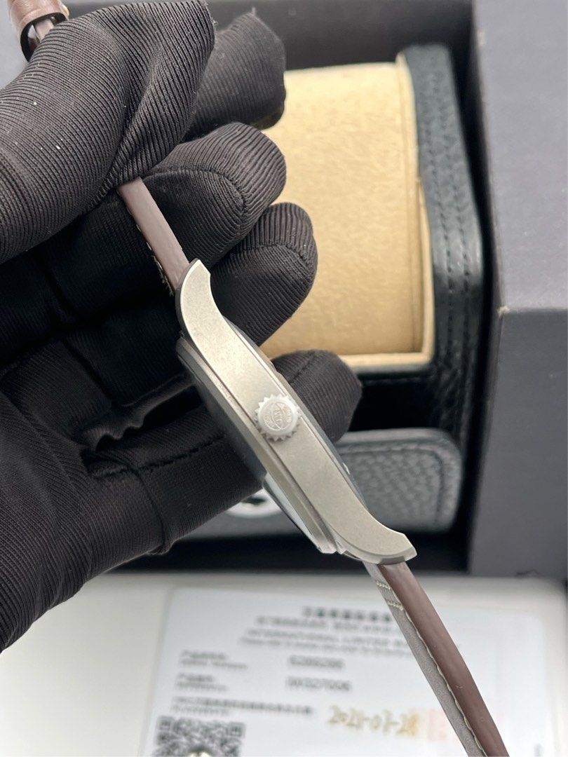 IWC Pilot IW327006 鈦金屬 (夜光生猛)